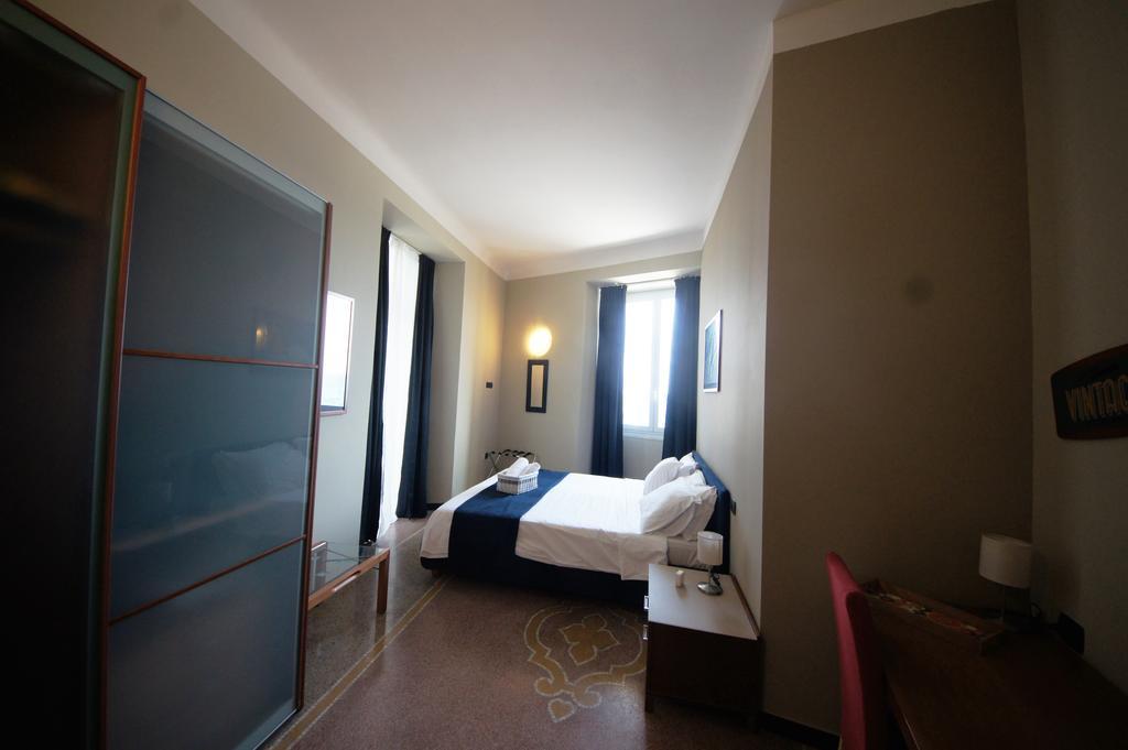 Luna Rooms Savona Exterior photo